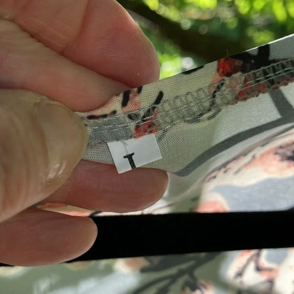 Sugar Plum Floral Kimono Silver Red Black Size Large EUC - Picture 4 of 8